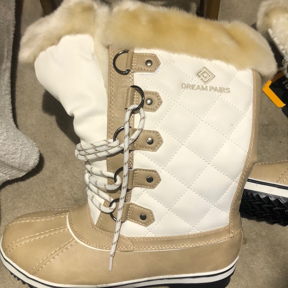 Beautiful color waterproof snow boots new Size 8 - Picture 3 of 10